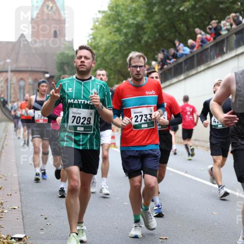 05.10.2025 - 20. swb-Marathon Bremen Michael Strokosch http://msf.ph/oto/9222348 05.10.2025 12:59:58 Laufen 395, 7029, 2733, 8495 meine-sportfotos.de
