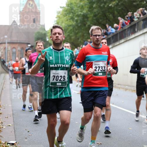 05.10.2025 - 20. swb-Marathon Bremen Michael Strokosch http://msf.ph/oto/9222349 05.10.2025 12:59:58 Laufen 7029, 2733, 84 meine-sportfotos.de