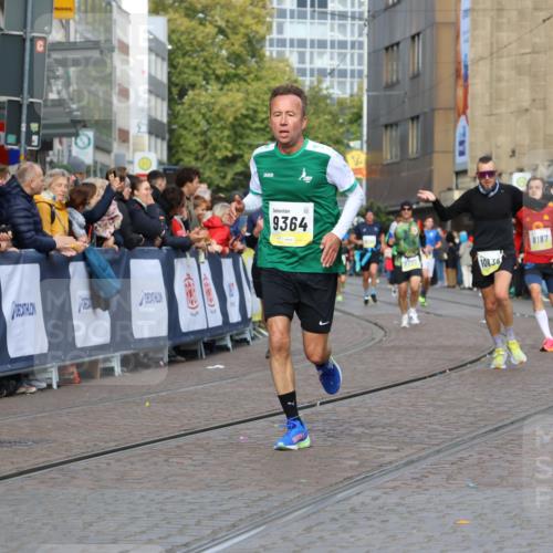 05.10.2025 - 20. swb-Marathon Bremen Strokosch-Dieckow http://msf.ph/oto/9222351 05.10.2025 10:42:11 Ziel 8187, 9364, 9504, 10838, 11217, 11422 meine-sportfotos.de