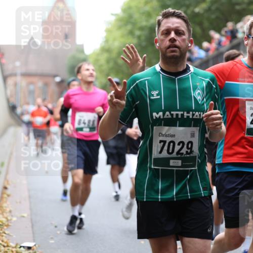 05.10.2025 - 20. swb-Marathon Bremen Michael Strokosch http://msf.ph/oto/9222352 05.10.2025 12:59:59 Laufen 2733, 8488, 7029 meine-sportfotos.de