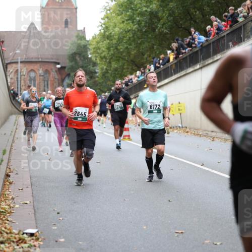 05.10.2025 - 20. swb-Marathon Bremen Michael Strokosch http://msf.ph/oto/9222363 05.10.2025 13:00:03 Laufen 76, 2755, 2645, 7253, 6172, 393 meine-sportfotos.de