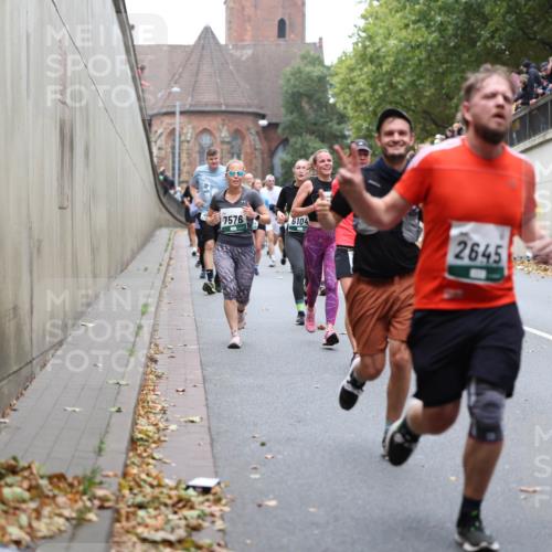 05.10.2025 - 20. swb-Marathon Bremen Michael Strokosch http://msf.ph/oto/9222368 05.10.2025 13:00:05 Laufen 7576, 6104, 2645 meine-sportfotos.de