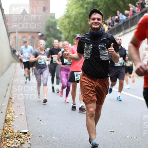 05.10.2025 - 20. swb-Marathon Bremen Michael Strokosch http://msf.ph/oto/9222370 05.10.2025 13:00:06 Laufen 62, 2645 meine-sportfotos.de