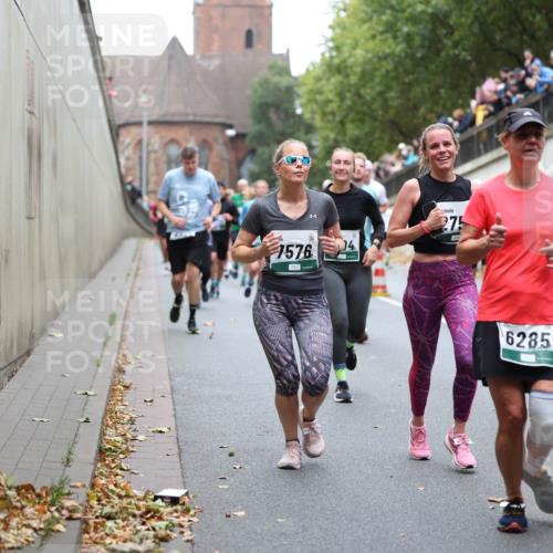 05.10.2025 - 20. swb-Marathon Bremen Michael Strokosch http://msf.ph/oto/9222372 05.10.2025 13:00:07 Laufen 7576, 04, 275, 6285, 7253 meine-sportfotos.de