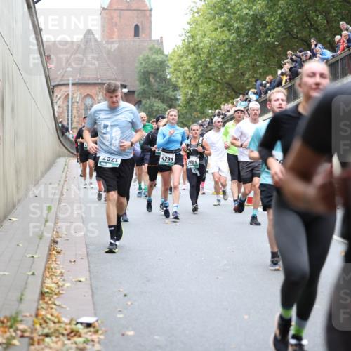 05.10.2025 - 20. swb-Marathon Bremen Michael Strokosch http://msf.ph/oto/9222377 05.10.2025 13:00:09 Laufen 521, 4299, 7865, 7576 meine-sportfotos.de