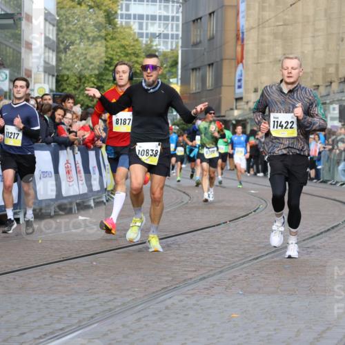 05.10.2025 - 20. swb-Marathon Bremen Strokosch-Dieckow http://msf.ph/oto/9222384 05.10.2025 10:42:13 Ziel 8187, 9364, 9700, 10838, 11217, 11422 meine-sportfotos.de