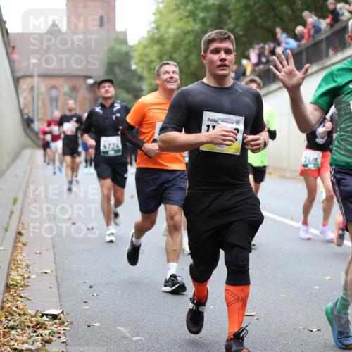 05.10.2025 - 20. swb-Marathon Bremen Michael Strokosch http://msf.ph/oto/9222386 05.10.2025 13:00:14 Laufen 4734, 11, 26, 5574, 05531 meine-sportfotos.de