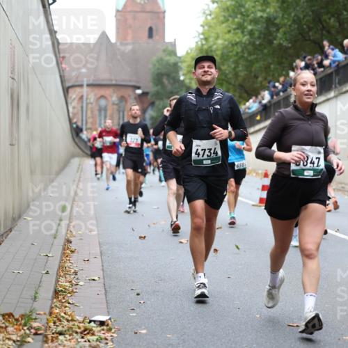 05.10.2025 - 20. swb-Marathon Bremen Michael Strokosch http://msf.ph/oto/9222389 05.10.2025 13:00:16 Laufen 323, 4734, 1959, 847 meine-sportfotos.de