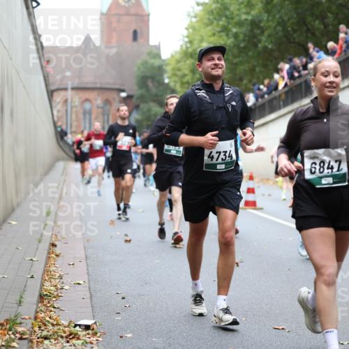 05.10.2025 - 20. swb-Marathon Bremen Michael Strokosch http://msf.ph/oto/9222390 05.10.2025 13:00:16 Laufen 4734, 6847 meine-sportfotos.de