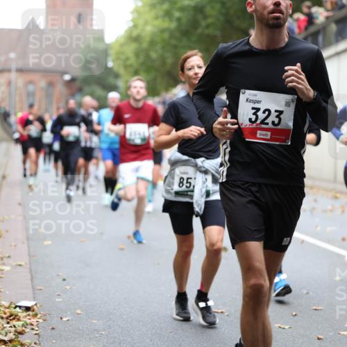 05.10.2025 - 20. swb-Marathon Bremen Michael Strokosch http://msf.ph/oto/9222400 05.10.2025 13:00:21 Laufen 85, 01388, 323, 4849 meine-sportfotos.de