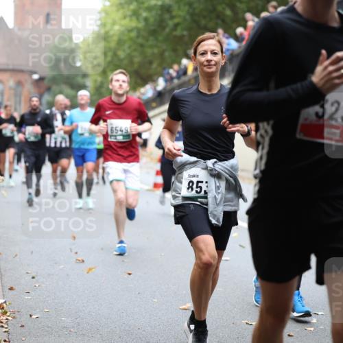05.10.2025 - 20. swb-Marathon Bremen Michael Strokosch http://msf.ph/oto/9222402 05.10.2025 13:00:21 Laufen 6549, 853, 323, 4849 meine-sportfotos.de