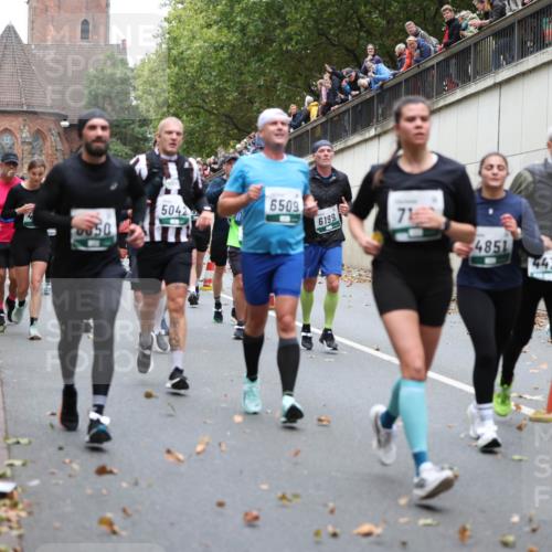 05.10.2025 - 20. swb-Marathon Bremen Michael Strokosch http://msf.ph/oto/9222409 05.10.2025 13:00:23 Laufen 5042, 6509, 6199, 4851, 4433 meine-sportfotos.de