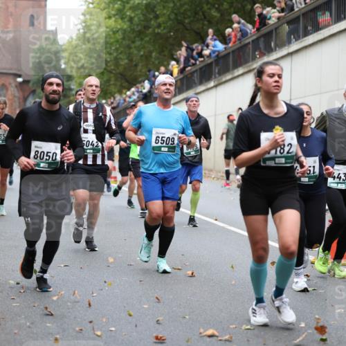 05.10.2025 - 20. swb-Marathon Bremen Michael Strokosch http://msf.ph/oto/9222410 05.10.2025 13:00:24 Laufen 4165, 8050, 5042, 6509, 182, 51, 4433 meine-sportfotos.de