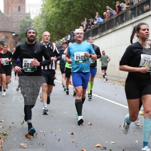 05.10.2025 - 20. swb-Marathon Bremen Michael Strokosch http://msf.ph/oto/9222411 05.10.2025 13:00:24 Laufen 416, 805, 6509, 7182, 4433 meine-sportfotos.de
