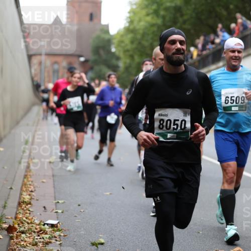05.10.2025 - 20. swb-Marathon Bremen Michael Strokosch http://msf.ph/oto/9222415 05.10.2025 13:00:25 Laufen 8050, 6509 meine-sportfotos.de