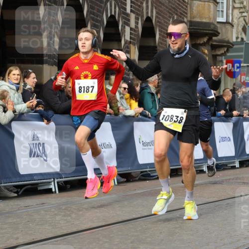 05.10.2025 - 20. swb-Marathon Bremen Strokosch-Dieckow http://msf.ph/oto/9222419 05.10.2025 10:42:15 Ziel 8187, 9364, 9700, 9775, 10375, 10838, 11217, 11422 meine-sportfotos.de
