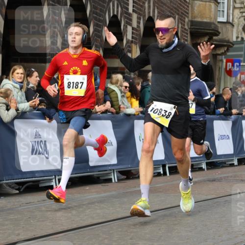 05.10.2025 - 20. swb-Marathon Bremen Strokosch-Dieckow http://msf.ph/oto/9222426 05.10.2025 10:42:16 Ziel 8187, 9700, 9775, 10375, 10838, 11217, 11230, 11422 meine-sportfotos.de