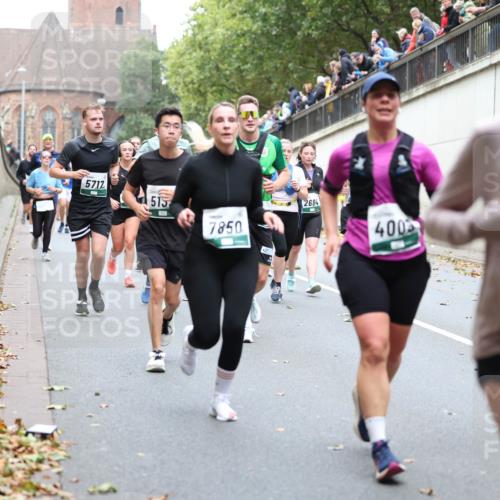 05.10.2025 - 20. swb-Marathon Bremen Michael Strokosch http://msf.ph/oto/9222439 05.10.2025 13:00:33 Laufen 5717, 515, 7850, 2684, 400, 6089 meine-sportfotos.de