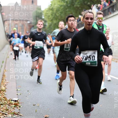 05.10.2025 - 20. swb-Marathon Bremen Michael Strokosch http://msf.ph/oto/9222441 05.10.2025 13:00:34 Laufen 5712, 40, 51, 7850 meine-sportfotos.de