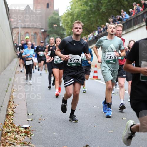 05.10.2025 - 20. swb-Marathon Bremen Michael Strokosch http://msf.ph/oto/9222442 05.10.2025 13:00:35 Laufen 322, 5717, 3326 meine-sportfotos.de
