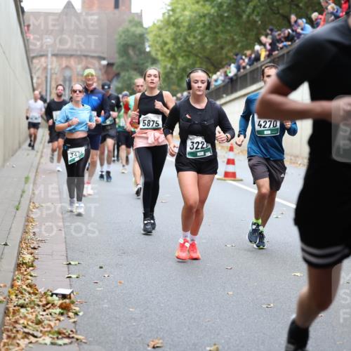 05.10.2025 - 20. swb-Marathon Bremen Michael Strokosch http://msf.ph/oto/9222443 05.10.2025 13:00:36 Laufen 341, 5875, 322, 4270, 5712, 858 meine-sportfotos.de