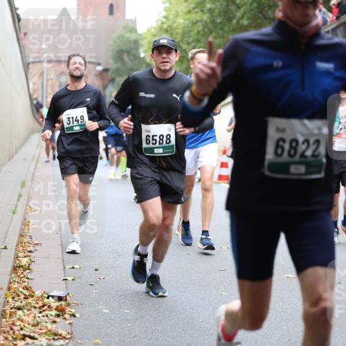 05.10.2025 - 20. swb-Marathon Bremen Michael Strokosch http://msf.ph/oto/9222458 05.10.2025 13:00:40 Laufen 3149, 6588, 6822, 52 meine-sportfotos.de