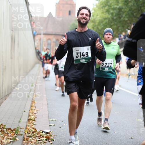 05.10.2025 - 20. swb-Marathon Bremen Michael Strokosch http://msf.ph/oto/9222462 05.10.2025 13:00:42 Laufen 3149, 2227, 858 meine-sportfotos.de