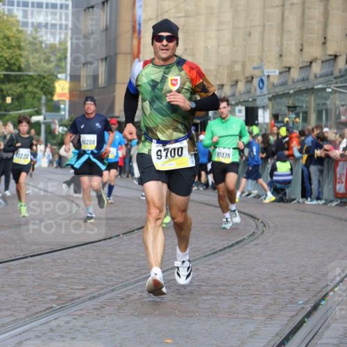 05.10.2025 - 20. swb-Marathon Bremen Strokosch-Dieckow http://msf.ph/oto/9222463 05.10.2025 10:42:20 Ziel 9700, 9775, 10208, 10375, 11230 meine-sportfotos.de