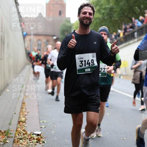 05.10.2025 - 20. swb-Marathon Bremen Michael Strokosch http://msf.ph/oto/9222464 05.10.2025 13:00:42 Laufen 3149, 27, 3148, 07204 meine-sportfotos.de