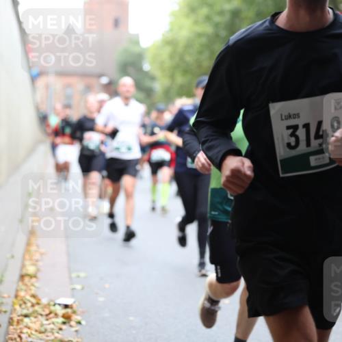 05.10.2025 - 20. swb-Marathon Bremen Michael Strokosch http://msf.ph/oto/9222466 05.10.2025 13:00:43 Laufen 3149, 18 meine-sportfotos.de