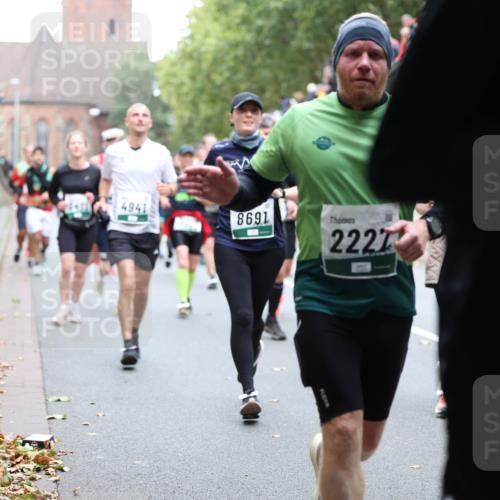 05.10.2025 - 20. swb-Marathon Bremen Michael Strokosch http://msf.ph/oto/9222467 05.10.2025 13:00:43 Laufen 4941, 8691, 2227 meine-sportfotos.de