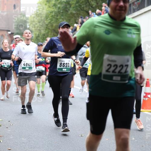 05.10.2025 - 20. swb-Marathon Bremen Michael Strokosch http://msf.ph/oto/9222468 05.10.2025 13:00:43 Laufen 8471, 4941, 730, 8691, 2227 meine-sportfotos.de
