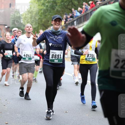 05.10.2025 - 20. swb-Marathon Bremen Michael Strokosch http://msf.ph/oto/9222469 05.10.2025 13:00:44 Laufen 7, 30, 4, 4941, 8691, 8766, 2227 meine-sportfotos.de