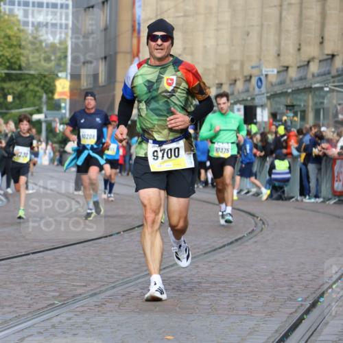 05.10.2025 - 20. swb-Marathon Bremen Strokosch-Dieckow http://msf.ph/oto/9222471 05.10.2025 10:42:20 Ziel 9700, 9775, 10208, 10375, 11230 meine-sportfotos.de