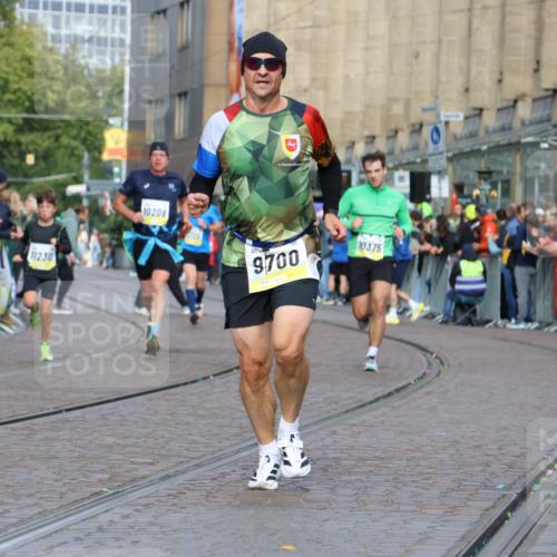 05.10.2025 - 20. swb-Marathon Bremen Strokosch-Dieckow http://msf.ph/oto/9222481 05.10.2025 10:42:20 Ziel 9700, 9775, 10208, 10375, 11230 meine-sportfotos.de