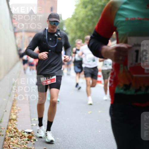 05.10.2025 - 20. swb-Marathon Bremen Michael Strokosch http://msf.ph/oto/9222496 05.10.2025 13:00:51 Laufen 1869, 37, 12, 627 meine-sportfotos.de