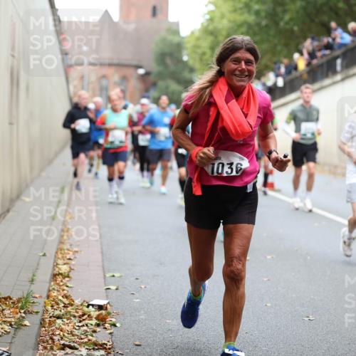 05.10.2025 - 20. swb-Marathon Bremen Michael Strokosch http://msf.ph/oto/9222505 05.10.2025 13:00:55 Laufen 1030, 2481 meine-sportfotos.de