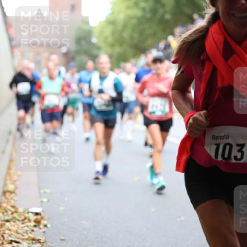 05.10.2025 - 20. swb-Marathon Bremen Michael Strokosch http://msf.ph/oto/9222507 05.10.2025 13:00:55 Laufen 1036 meine-sportfotos.de