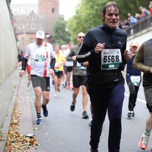 05.10.2025 - 20. swb-Marathon Bremen Michael Strokosch http://msf.ph/oto/9222520 05.10.2025 13:01:03 Laufen 7599, 6568, 7131, 502 meine-sportfotos.de