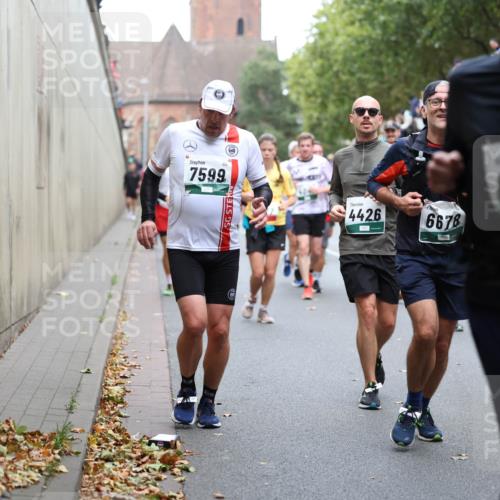 05.10.2025 - 20. swb-Marathon Bremen Michael Strokosch http://msf.ph/oto/9222521 05.10.2025 13:01:03 Laufen 7599, 4426, 6678, 6568 meine-sportfotos.de