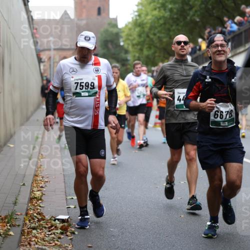 05.10.2025 - 20. swb-Marathon Bremen Michael Strokosch http://msf.ph/oto/9222522 05.10.2025 13:01:04 Laufen 7599, 44, 6678 meine-sportfotos.de