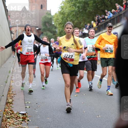 05.10.2025 - 20. swb-Marathon Bremen Michael Strokosch http://msf.ph/oto/9222528 05.10.2025 13:01:06 Laufen 1332, 7118, 1227, 2226, 13, 141, 06 meine-sportfotos.de