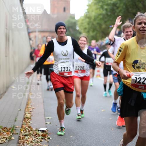 05.10.2025 - 20. swb-Marathon Bremen Michael Strokosch http://msf.ph/oto/9222532 05.10.2025 13:01:07 Laufen 1332, 2226, 1227 meine-sportfotos.de