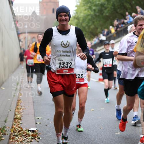 05.10.2025 - 20. swb-Marathon Bremen Michael Strokosch http://msf.ph/oto/9222535 05.10.2025 13:01:07 Laufen 1332, 226, 1227 meine-sportfotos.de