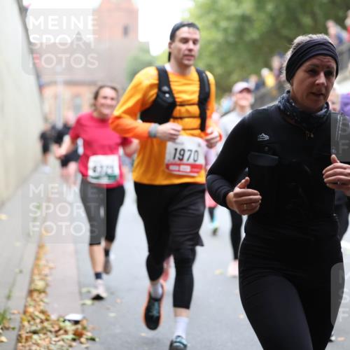 05.10.2025 - 20. swb-Marathon Bremen Michael Strokosch http://msf.ph/oto/9222545 05.10.2025 13:01:10 Laufen 1970 meine-sportfotos.de