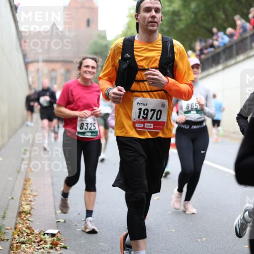 05.10.2025 - 20. swb-Marathon Bremen Michael Strokosch http://msf.ph/oto/9222546 05.10.2025 13:01:11 Laufen 8325, 1970, 00508, 865 meine-sportfotos.de