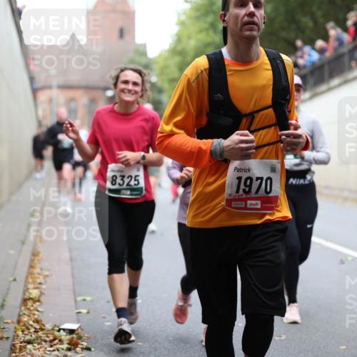 05.10.2025 - 20. swb-Marathon Bremen Michael Strokosch http://msf.ph/oto/9222547 05.10.2025 13:01:11 Laufen 8325, 1970, 00508, 265 meine-sportfotos.de