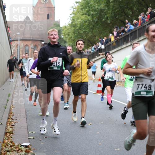 05.10.2025 - 20. swb-Marathon Bremen Michael Strokosch http://msf.ph/oto/9222558 05.10.2025 13:01:14 Laufen 518, 3431, 7749 meine-sportfotos.de