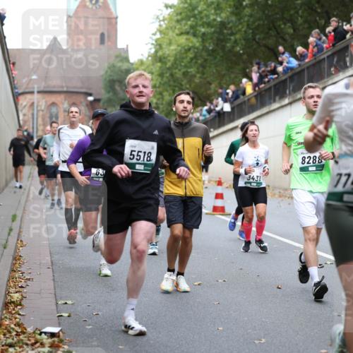 05.10.2025 - 20. swb-Marathon Bremen Michael Strokosch http://msf.ph/oto/9222559 05.10.2025 13:01:14 Laufen 63, 5518, 3431, 8288, 7749 meine-sportfotos.de