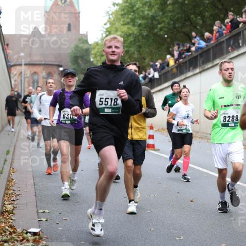 05.10.2025 - 20. swb-Marathon Bremen Michael Strokosch http://msf.ph/oto/9222561 05.10.2025 13:01:14 Laufen 631, 5518, 5431, 11, 8288, 7749 meine-sportfotos.de